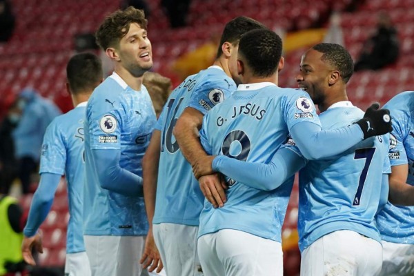 Manchester City golea al Liverpool y se afianza en la cima de la Premier League