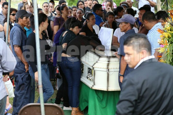 'Honduras ha perdido una buena muchacha', lamentan en despedida de arquitecta