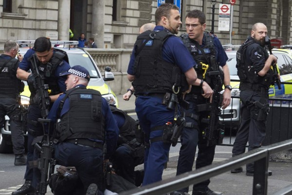 La Policía detuvo al hombre en las cercanías del Parlamento.