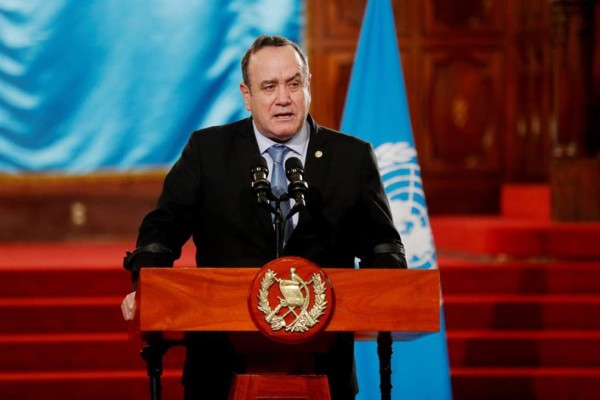 Presidente de Guatemala pide dialogar para replantear los Acuerdos de Paz