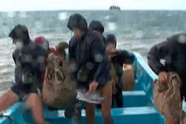 Supervivientes tienen un nuevo refugio en isla hondureña