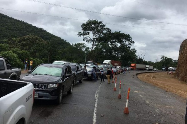 Pobladores de Bacadía se toman puente en carretera CA-5