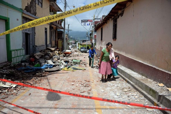 Aumentan víctimas por sismo en México