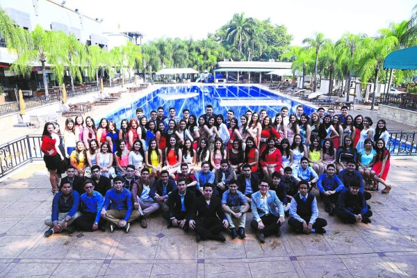 Emoción por el último año de secundaria