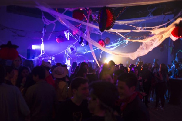 Clase 2018 de la EIS celebra Halloween