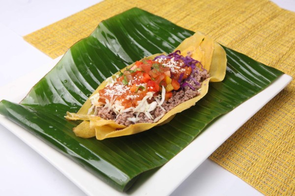 Canoitas de plátano con chismol