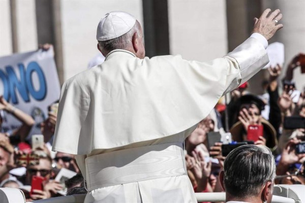 El papa apoya 'compromiso' en México 'a favor de la familia y la vida'