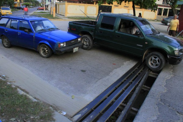 Residentes de la Modelo viven calvario por acumulación de agua