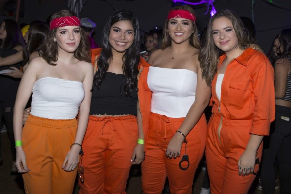 Clase 2018 de la EIS celebra Halloween