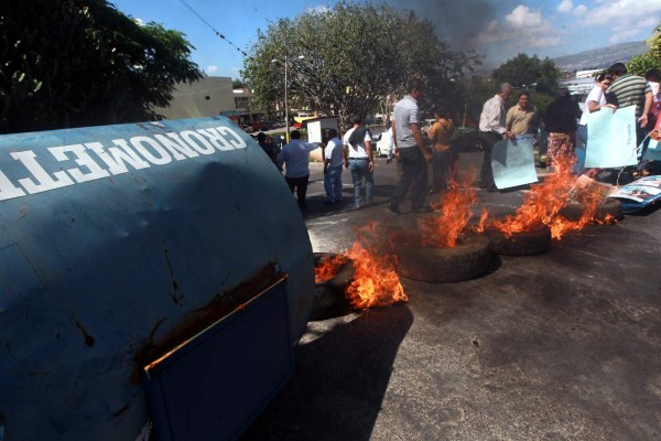 Empleados de Tiempo exigen pago de salarios