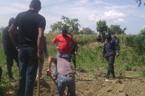 Honduras: Cavan fosas buscando personas enterradas por la pandilla 18