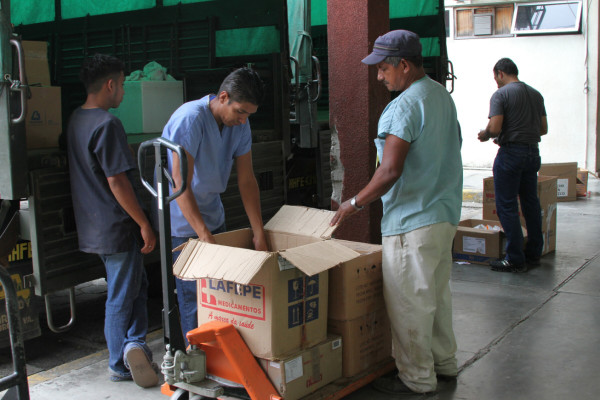 Llegan dos lotes de fármacos al Rivas