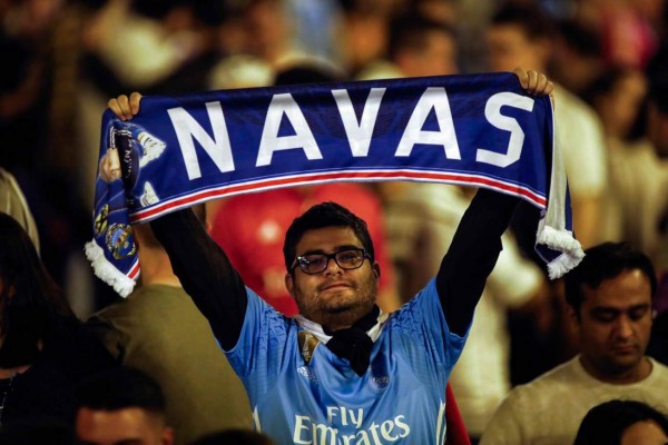 Bandera de Honduras en festejos de aficionados del Real Madrid en España