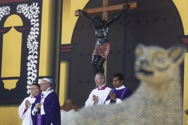 El Papa denuncia en Chiapas cómo se ha despojado y excluido a los indígenas