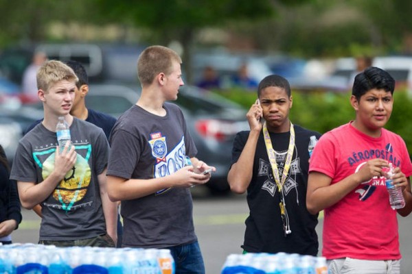 Muere estudiante y agresor en tiroteo en escuela de Oregon