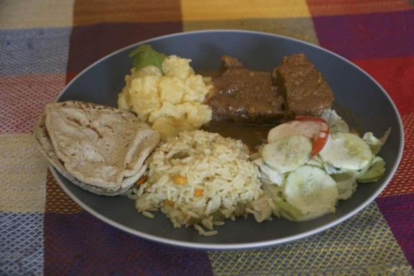 Dentro de sus platillos típicos está el estofado que lo puede degustar en Golosinas Don Lucas.