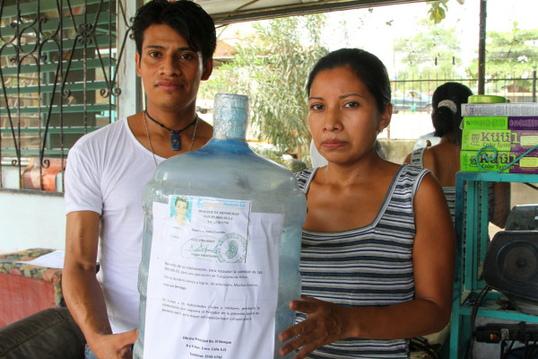 Corta pelo para poder costear tratamiento de hemodiálisis