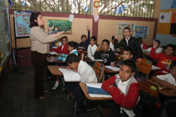 Invierten L2,160 al año por estudiantes