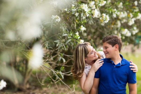 Vive apegada a la maternidad