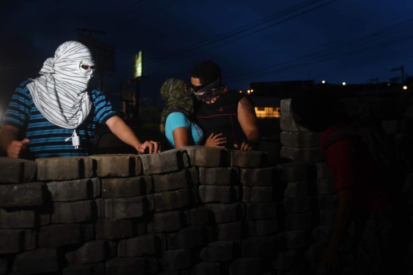 Fuerzas del gobierno atacan estudiantes en Nicaragua