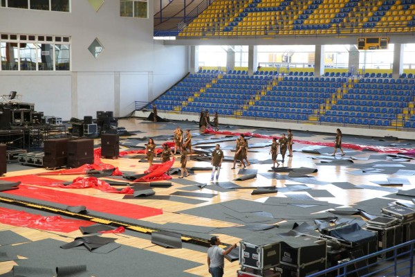 Estudiantes dañan Palacio de los Deportes de la Unah