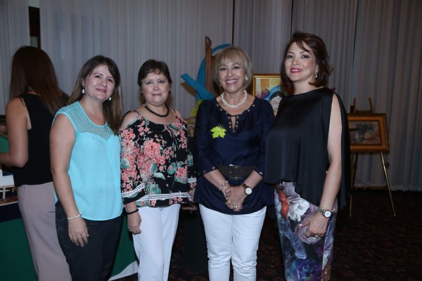 Exposición Pinceles y flores en armonía