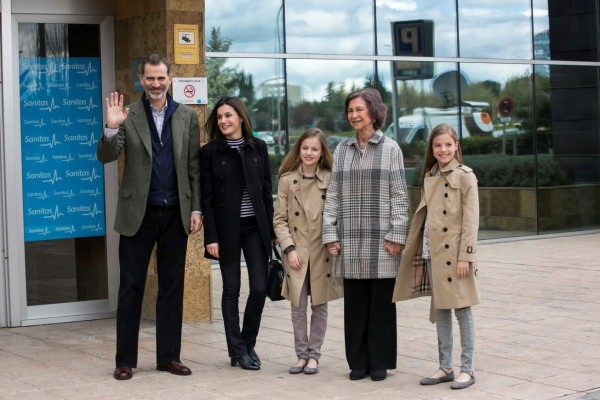 Reinas Letizia y Sofía reaparecen juntas y muy sonrientes