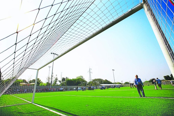 L20 millones invierten en miniestadio en sector Satélite