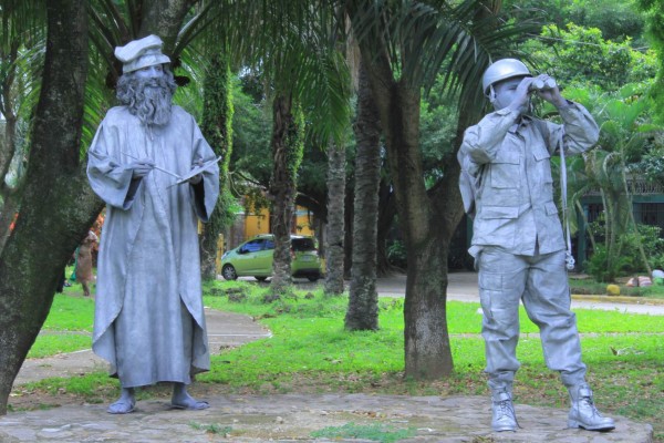 Estatuas humanas, ejemplo de arte, colorido y pasión en Honduras