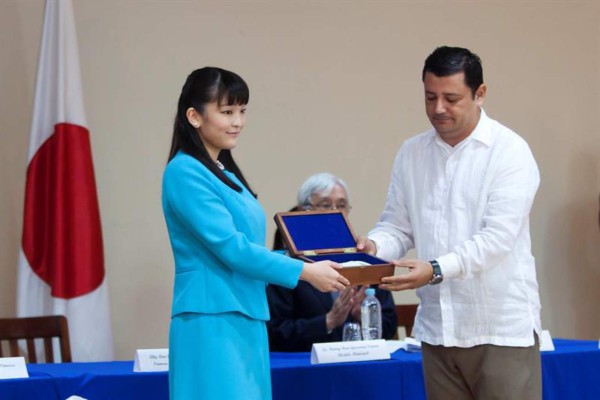Princesa Mako visita el parque Arqueológico Copán Ruinas