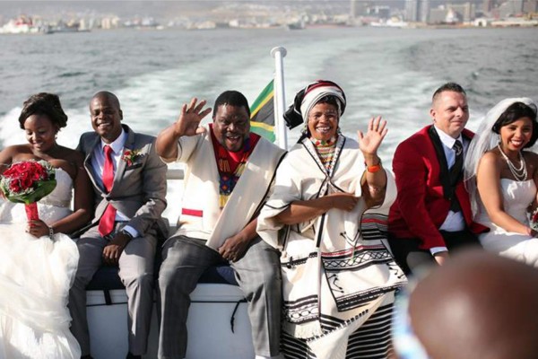 20 parejas se casan por San Valentín en la isla en que estuvo preso Mandela