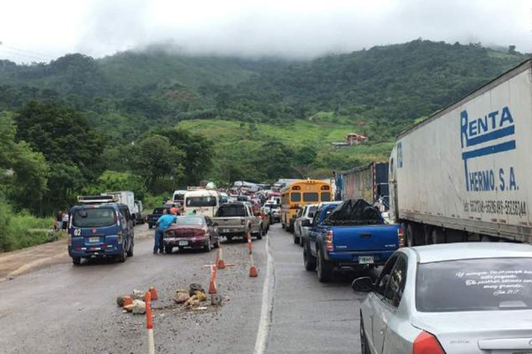 Pobladores de Bacadía se toman puente en carretera CA-5