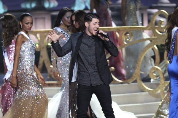 Nick Jonas casi le pide matrimonio a Olivia Culpo en pleno Miss Universo