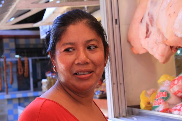 Hasta 10,000 libras de pollo al día vendieron carnicerías