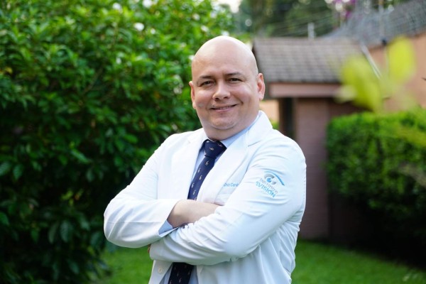 Candidato a diputado por Cortés aspira a crear el primer banco de córneas de Honduras