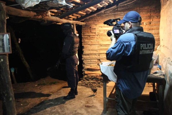 Un jefe policial y su hijo son asesinados con fusiles en El Salvador&nbsp;&nbsp;