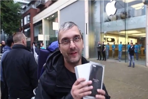 Video: Hombre intenta recuperar a su exmujer comprándole un Iphone 6