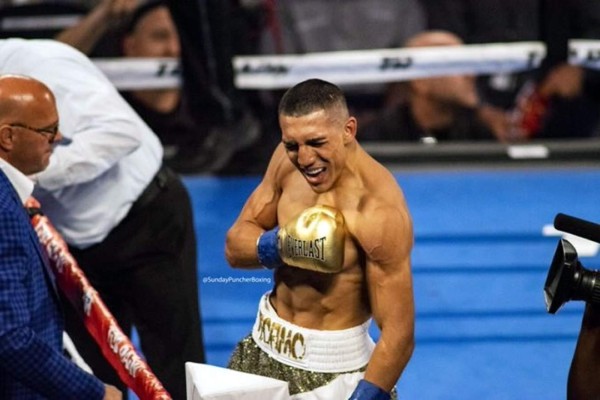 Teófimo López noquea a boxeador brasileño en un minuto