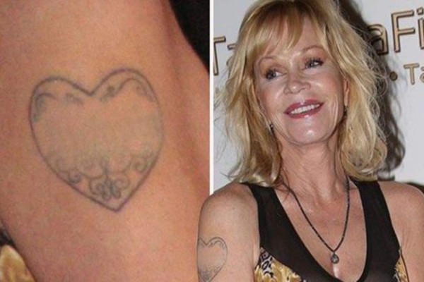 Melanie Griffith borra con maquillaje el nombre de Antonio Banderas