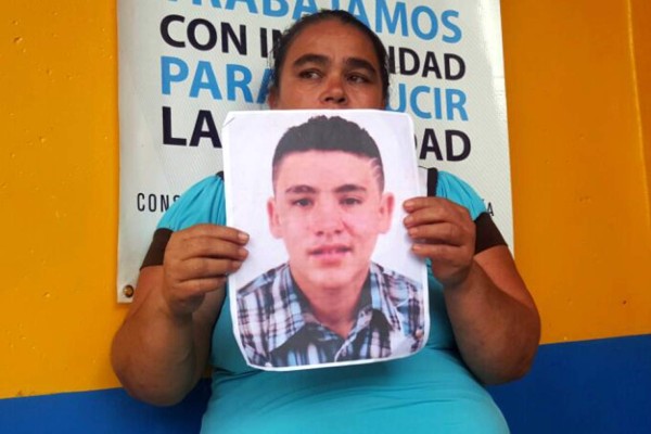 Madre busca a su hijo y teme que mareros lo hayan matado