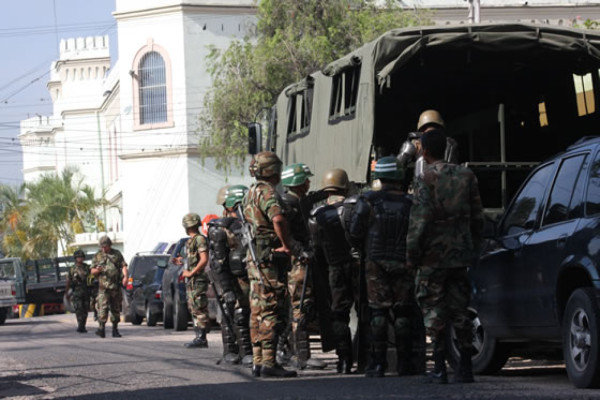 Militares se despliegan en capital hondureña en medio de agitación política
