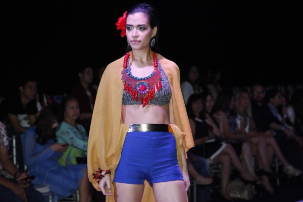 Pasarelas tropicales dan inicio al verano