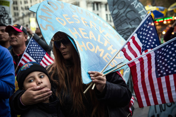 Latinos intentan aún rehacer sus vidas un año después de Sandy