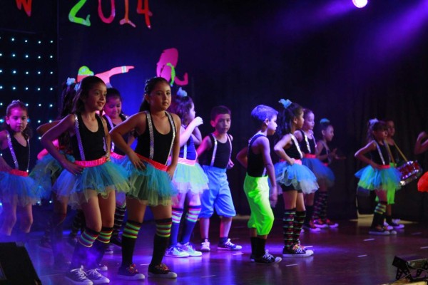 Saint Peter’s Academy celebra con bailes 25 años de fundación