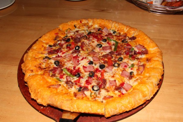 Pizza Hut presenta su nueva especialidad y menú