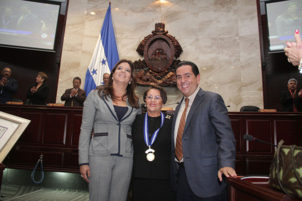 Emotivo homenaje tributan a doña Nora de Melgar