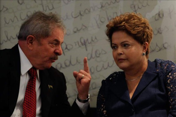Lula se lanza a la campaña para reelegir a Rousseff y propone Constituyente
