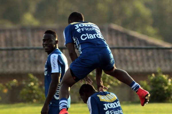 Honduras volvió a los trabajos con la mente en el milagro ante Suiza