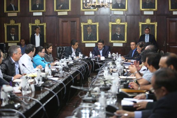 Ejecutivo funciona con 15 Secretarías