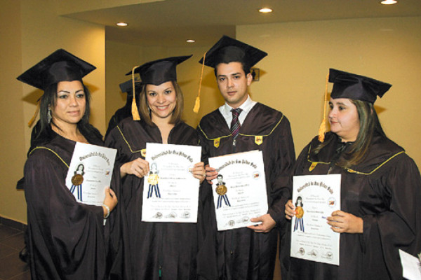 Solemne graduación de profesionales de U-SPS